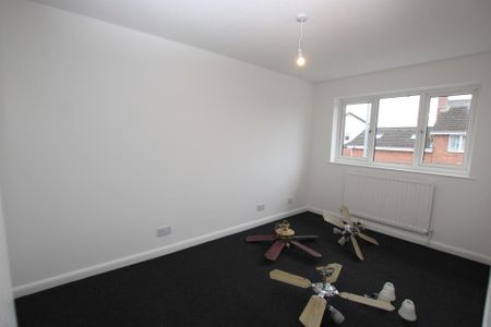 3 bedroom semi-detached house to rent - Photo 4