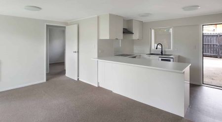 NEW LYNN - 2 Bedroom - Photo 3