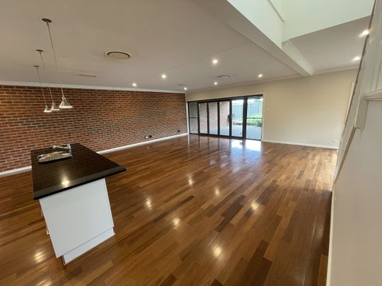 HILLVUE - Beautiful 4 Bedroom Home on the Golf Course - Photo 1