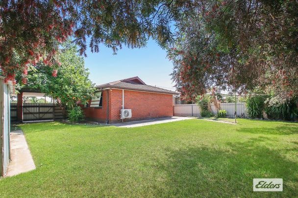 Four bedroom family living! - Photo 1