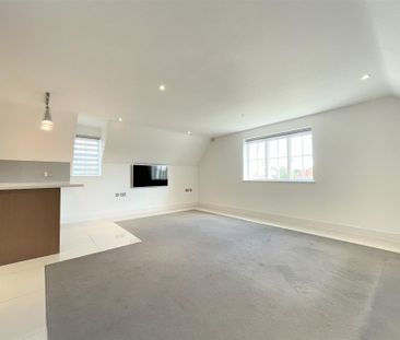 Maisonette to rent with 2 bedrooms, Queens Court, Walton On The Hill - Photo 2