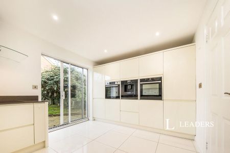 4 bedroom detached house to rent - Photo 4