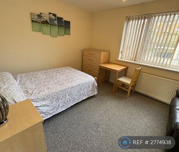 1 bedroom in a house share to rent - Photo 3