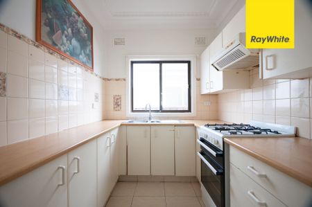 NEAT & TIDY FAMILY HOME - Photo 4