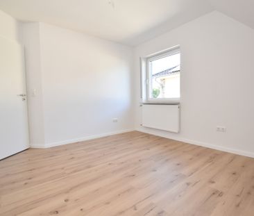 Großzügige Doppelhaushälfte mit Einbauküche und Garage in ruhiger L... - Photo 2