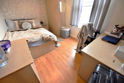 5 bedroom House in Harold Grove, Leeds - Photo 5