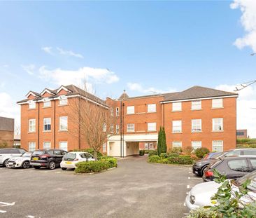 Bright, spacious, top floor apartment with allocated parking in the... - Photo 6