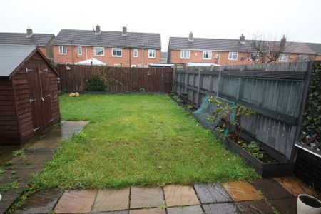 3 bedroom semi-detached house to rent - Photo 4