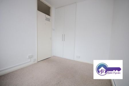 3 Bedroom Flat To Rent - Photo 3