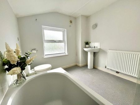 2 bedroom terraced house to rent - Photo 2