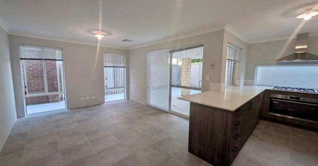 BRAND-NEW & COSY PROPERTY with EASY ACCESS to all AMENITIES! Rossmoyne School Zone! - Photo 1