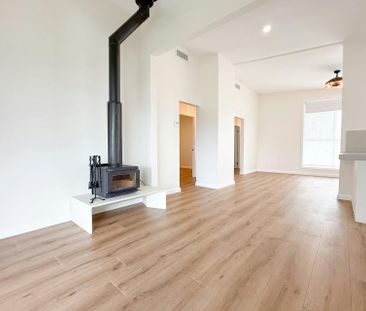 Modern Family Living - Photo 4