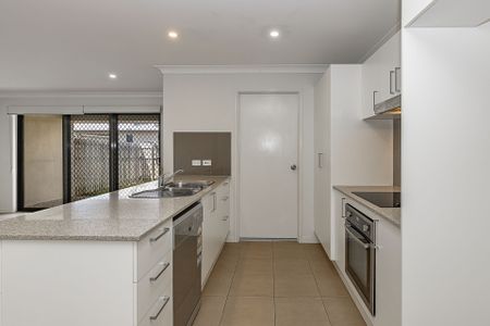 2/6 Cassinia Street, Mount Low - Photo 4