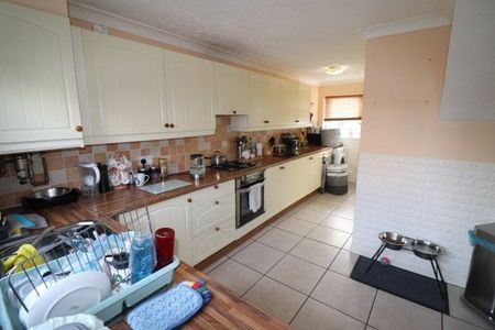 Latchetts Shaw, Basildon, Property for rent - Photo 2