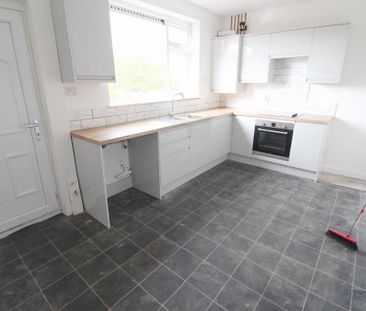 3 bedroom semi-detached house to rent - Photo 6