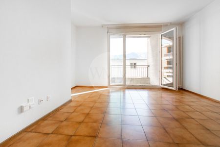 LUMINOSO 2.5 LOCALI A MASSAGNO - Foto 3