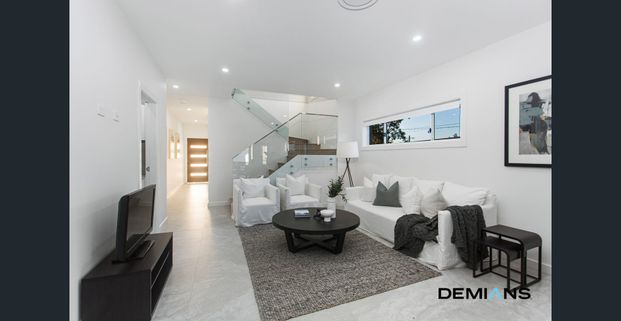 Sophisticated Living with Unrivalled Family Appeal - Photo 1