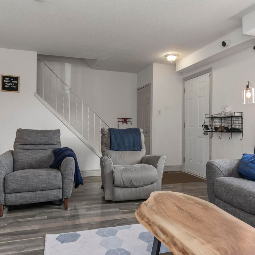 For Lease - 421 Griffith Street, London South, Ontario - Photo 1