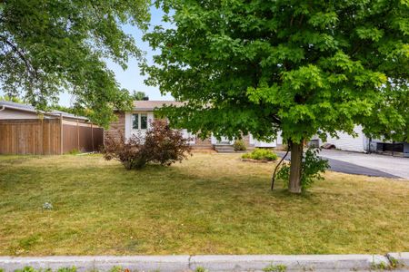 For Lease - 320 Reynolds Drive Unit# B, Orleans - Cumberland and Area, Ontario - Photo 2