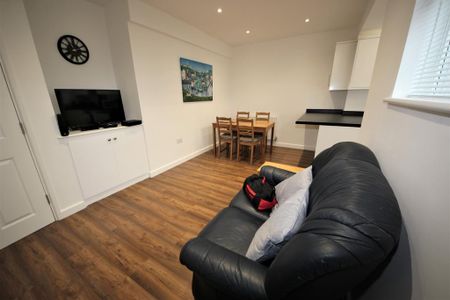 1 bedroom in a house share to rent - Photo 4