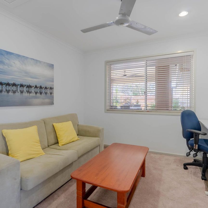 FULLY FURNISHED OPPORTUNITY - WALK TO ST LUKES ANGLICAN SCHOOL - Photo 1