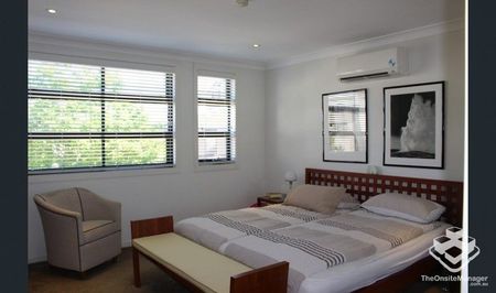 3 Bedroom Townhouse 100m to Westfield Carindale - Photo 4