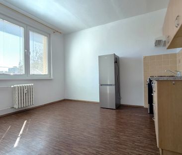 Priestranný 1-izbový byt na sídlisku "JUH" v Piešťanoch – Fotografia 6