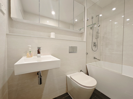 Modern 2 Bedroom Apartment in Prime Homebush Location - Photo 4