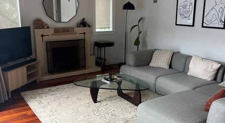 Charming 4 Bedroom Home in Mt Eden - Photo 2