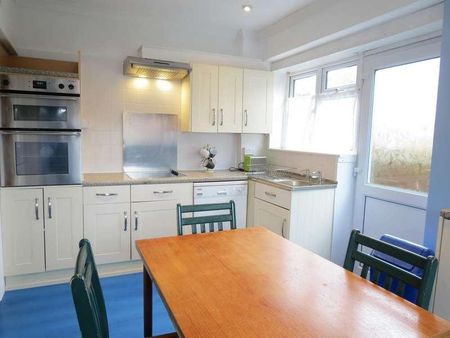 Bedroom Detached House In Winton, BH9 - Photo 3
