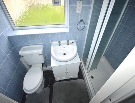 1 Bedroom Apartment To Let - Photo 5