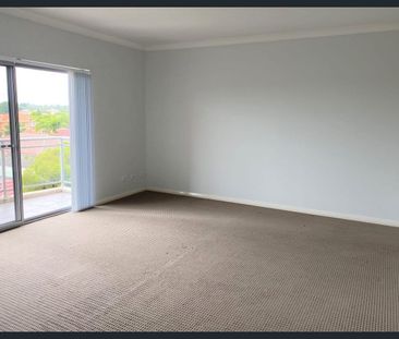 SPACIOUS 2 BEDROOM UNIT - Photo 3