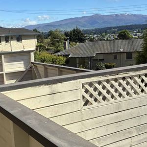 Spacious Family Home with Versatile Living Options - Photo 2