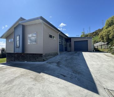 Perfect Family Home in Prime Stoke Location - Photo 3