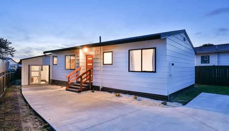 Beautiful 3 Bedroom + 2 Utility Rooms - Photo 4