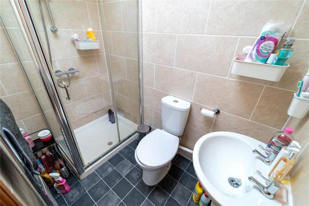 8 bedroom house to rent - Photo 1