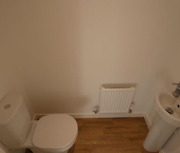 2 bed House - To Let - Photo 6