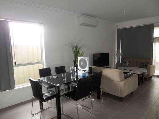 Modern 2 bedroom granny flat! - Photo 1