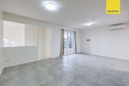 Spacious Dual-Living 6 Bedroom Family Home! - Photo 4