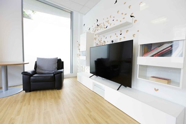 Silver Ensuite - Photo 1