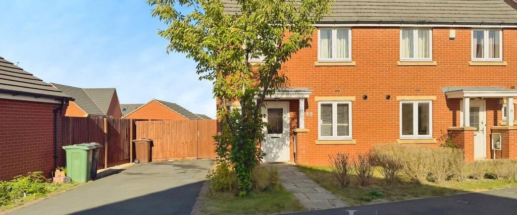 3 bedroom semi-detached house to rent - Photo 1