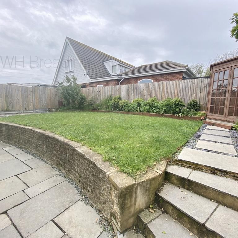 3 bedroom bungalow to rent - Photo 1