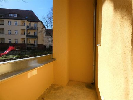 Gemütliche 2-Zi. Whg. mit Loggia, Parkett, Außenrollos - Foto 2