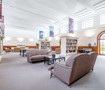 A bright one bedroom flat with a private balcony and underground pa... - Photo 2