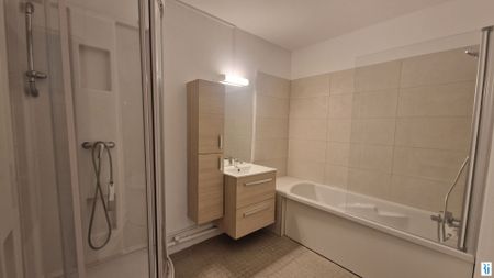 Location Appartement 3 pièces 83m² MONT ST AIGNAN 76130 - Photo 3