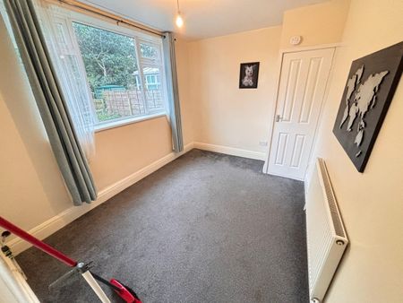 2 Bed Maisonette, Vine St, M7 - Photo 3
