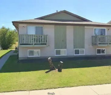 3 Bedroom, 1 Bath in Eastview! Yard care Included! | 53 Eastman Cre... - Photo 1