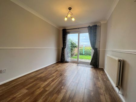 4 bedroom detached house to rent - Photo 2