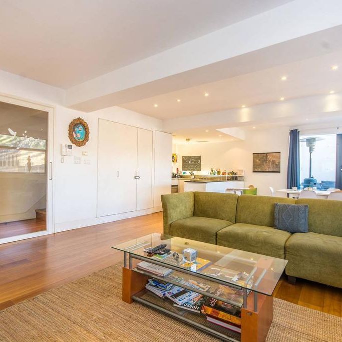 3 bedroom flat to rent - Photo 1