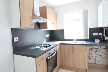 3 bedroom semi-detached house to rent - Photo 5